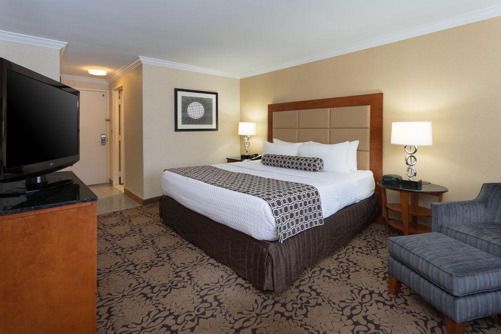 Delta Hotels by Marriott Richmond Downtown Buitenkant foto