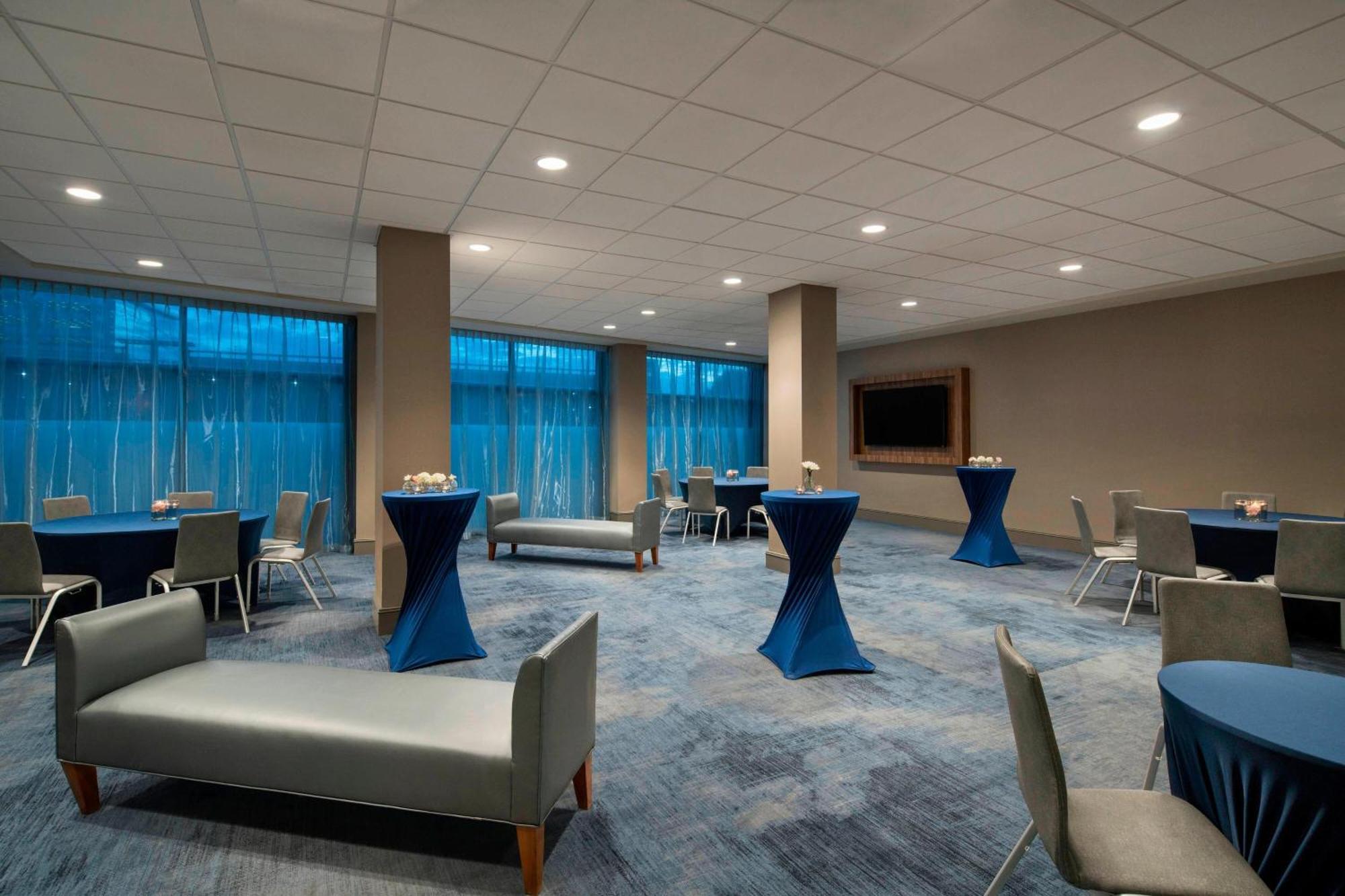 Delta Hotels by Marriott Richmond Downtown Buitenkant foto