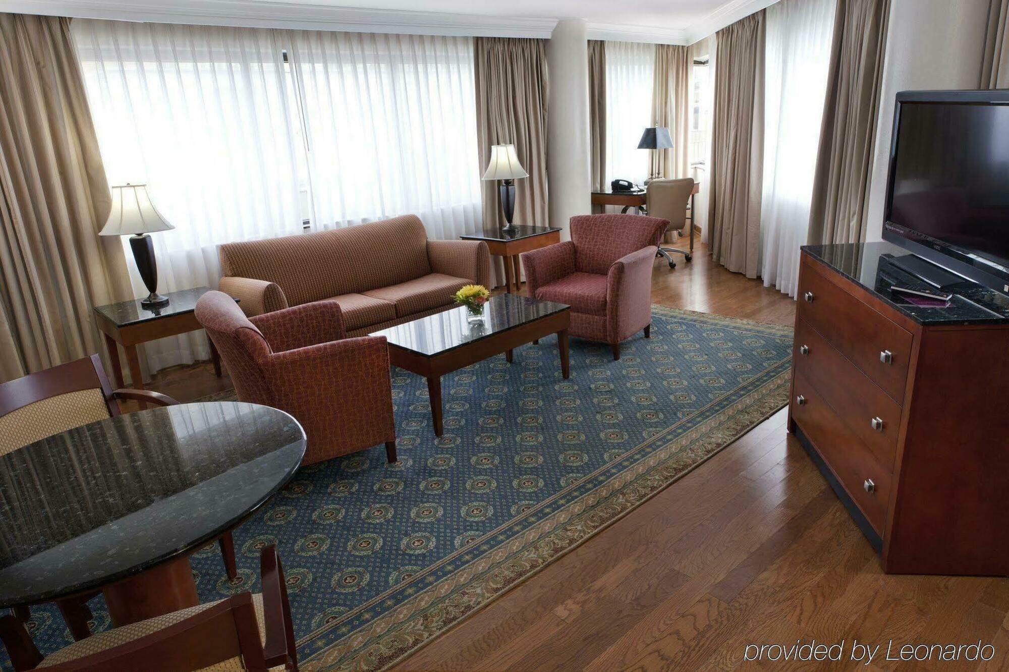 Delta Hotels by Marriott Richmond Downtown Buitenkant foto